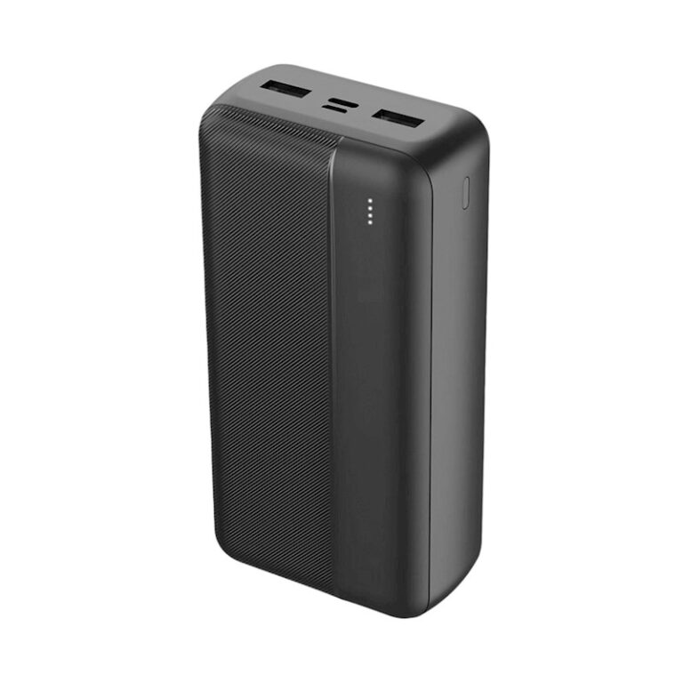 Sort Maxlife powerbank MXPB-02 med 30000 mAh kapacitet og flere USB-porte til mobil opladning.