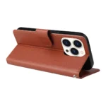iPhone 15 Pro Max Flip Cover m. Kortholder – Brun bagside stående