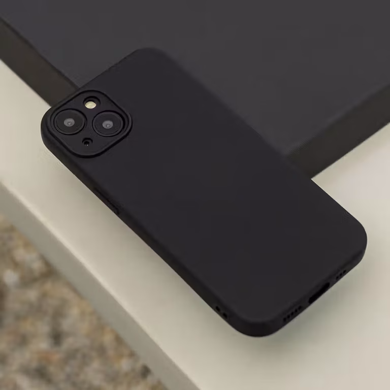 Sort silikone cover til Motorola G86 mobiltelefon med præcis pasform til kamera.